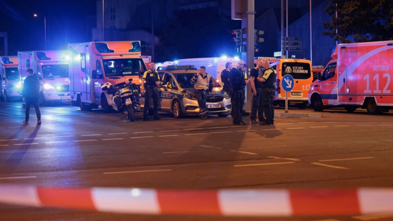 Automjeti përplaset me turmën në Paradën e Krenarisë në Berlin, 1 i vdekur, 16 të plagosur