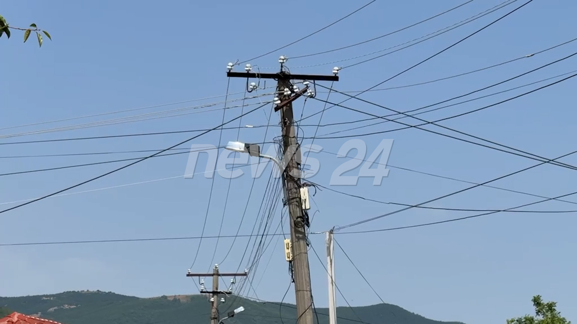 E rëndë në Pogradec, ra në kontakt me rrymën elektrike humb jetën elektricisti