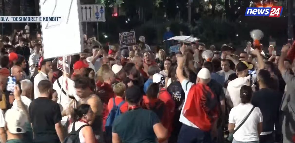 “Nesër para Parlamentit”/ 57 ditë revoltë! Mbyllet protesta, shqiptarët kundër kryeministrit: Edi Rama jepe dorëheqjen, ju erdhi fundi!