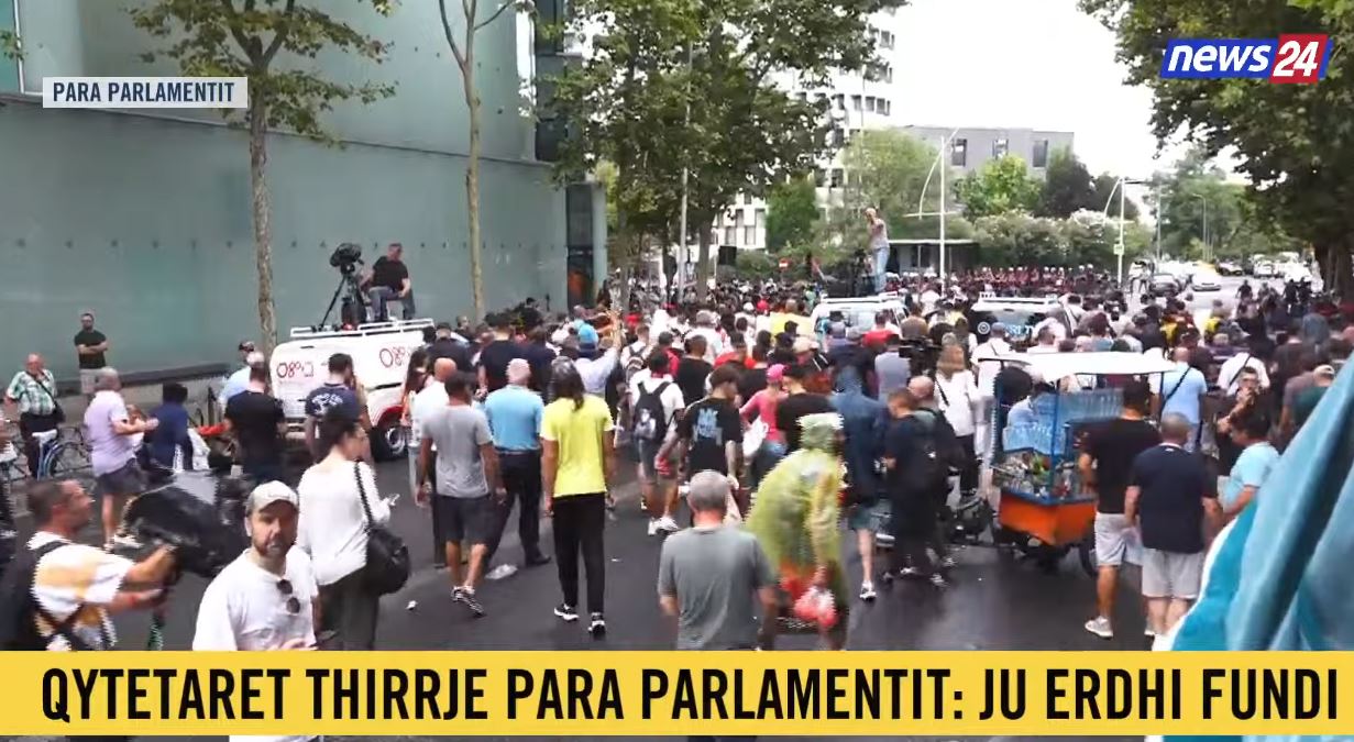 Dita e 58 e revoltës! Protestuesit nisin marshimin drejt Ministrisë së Brendshme