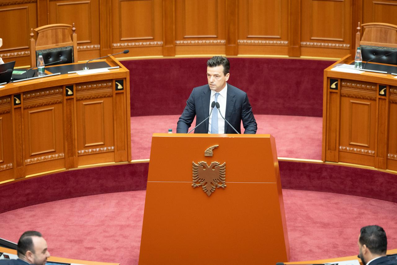 “Taulanti zgërdhihet, Rama imiton djalin e spektrit autik”/ Shehaj: Rama u plak brenda ditës përballë protestuesve! Rrinit të gjithë kokëulur në mbledhjen e grupit