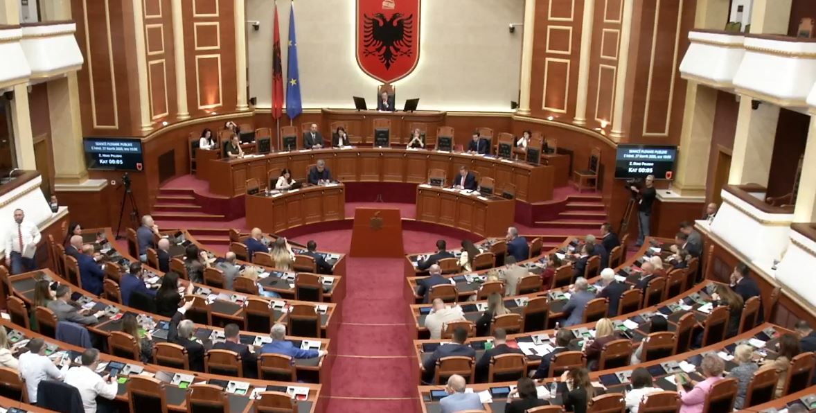 “Sorrat bërtasin, shqiponjat punojnë”, Balla fyen protestuesit dhe flet për marrëveshjen me SHBA, i kthehet Bardhi: Ju zgjidhni inceneratorët, jo NATO-n!