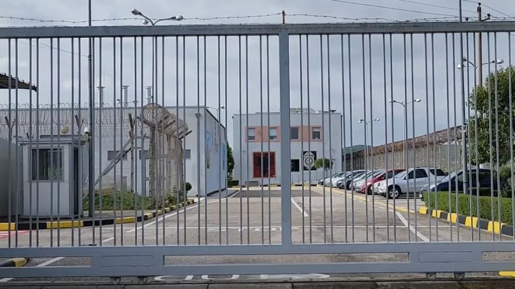 Ndërron jetë një i dënuar në burgun e Fierit, çfarë dyshohet