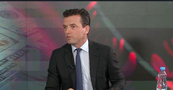 “Do luftoj kundër qeverisë korruptive, edhe nëse duhet të rrëmbej të drejtat”/ Agron Shehaj: Duhet të informohemi për çfarë votojmë! Balla e Rama dërguan njerëz para shtëpisë time…