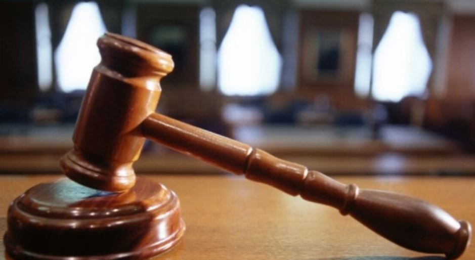 Përdori AI për të denoncuar bashkëshortin për përdhunim, ndërpritet gjyqi në Britani