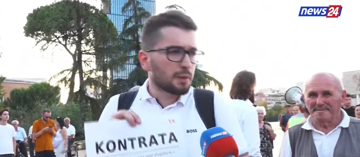 “Kam kontratë me 800 mijë shqiptarë”/ Protestuesi ironizon Ramën: E ka prishur vetë, s’mund të qeverisë vetëm për ta