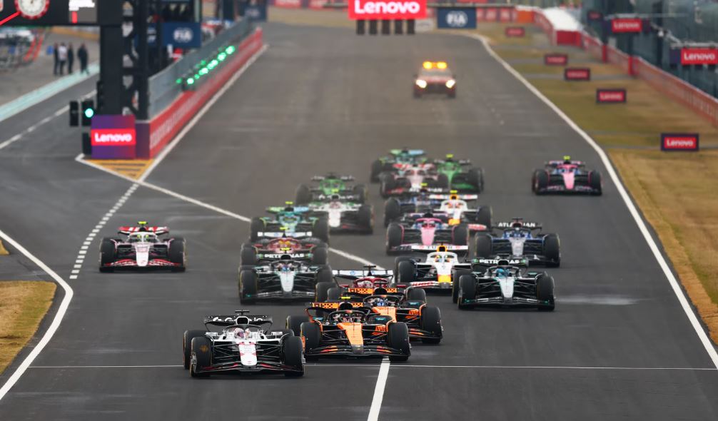 Modifikimet në kalendar, ish-piloti i Formula 1: Malajzia favorizon Maksin dhe Kimin