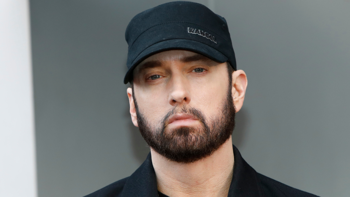 Mbi 100 palë atlete nga koleksioni i Eminem dalin në ankand, disa prej tyre vlerësohen deri në 35 mijë dollarë
