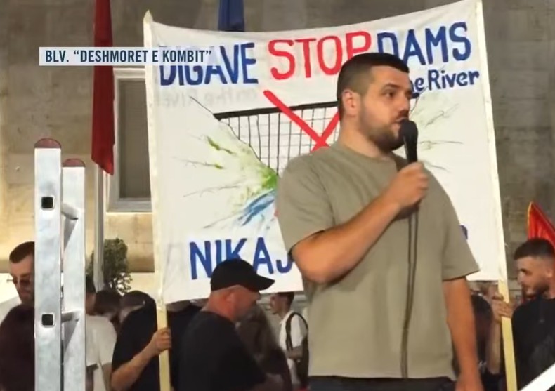 “Nesër nis numërimi mbrapsht, largohu para se të vijë shtatori!”, protestuesi paralajmëron Ramën: Ik, ose do të përballesh…