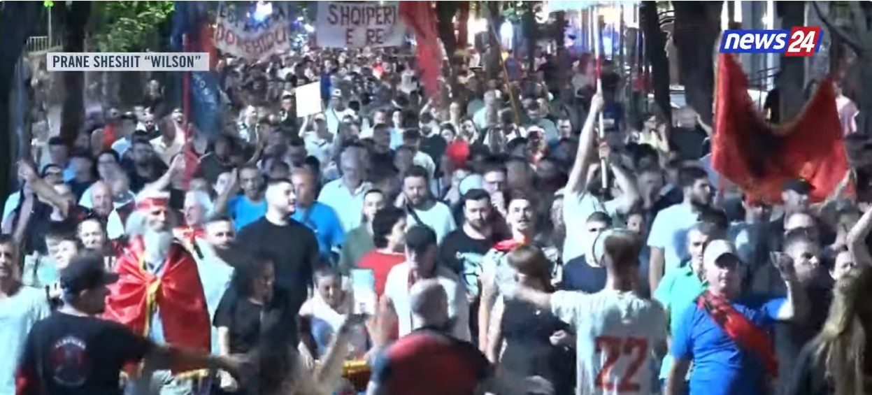 “O milet, Rama ka siklet!”, protestuesit marshojnë te sheshi Willson: Dorëheqje!