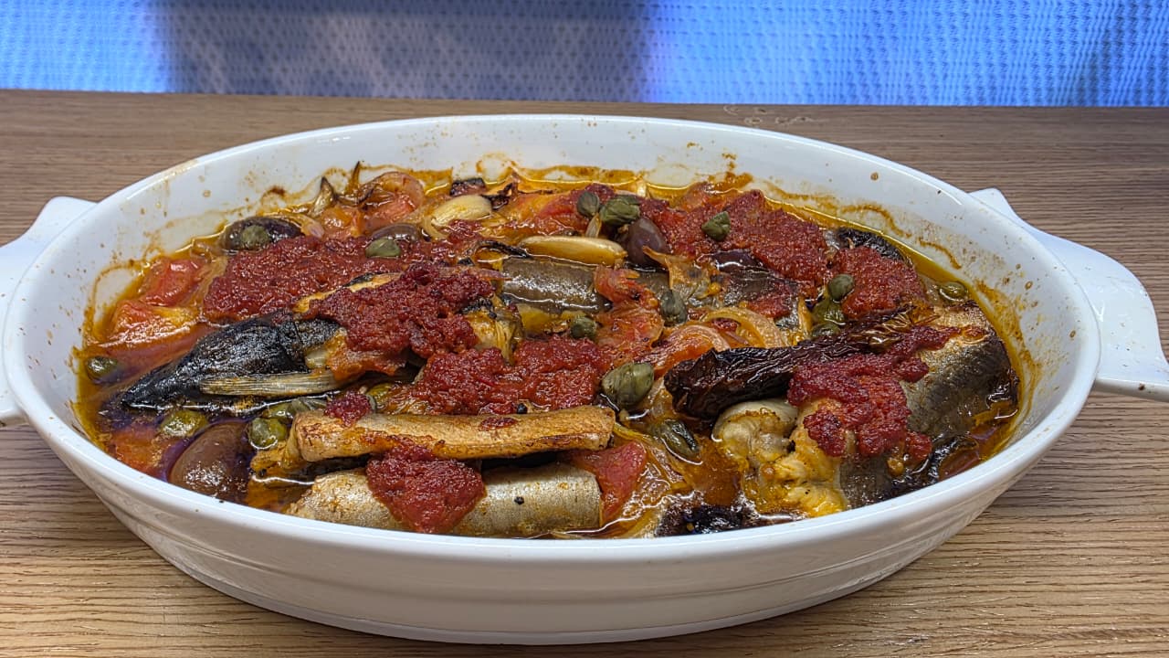 Recetë tradicionale verore, tavë me ngjala dhe llokume me shalqi/ Recetat e ditës