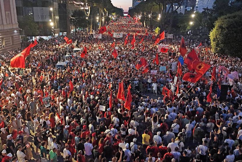 62 ditë revoltë! Qytetarët kërkojnë dorëheqjen e Ramës, të shtunën paralajmërohet protestë masive