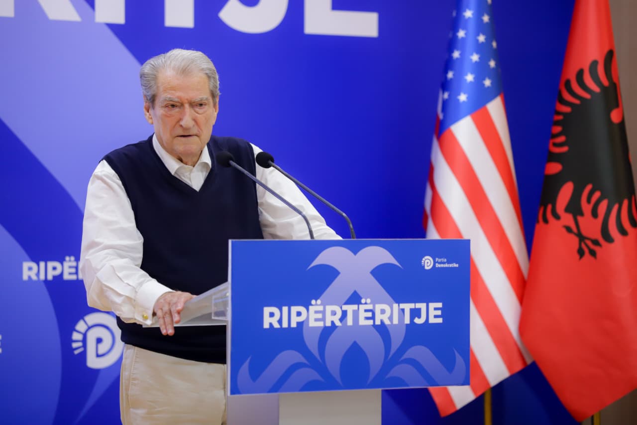 “Agasi kryemafiozi i Shqipërisë. Fluturime në hapësirën e NATO-s e vende të BE”/ U arrestua në Francë, Berisha: Ermal Beqiri përvetësoi 200 mln euro nga AKSHI, bashkëpunëtorë të Ramës