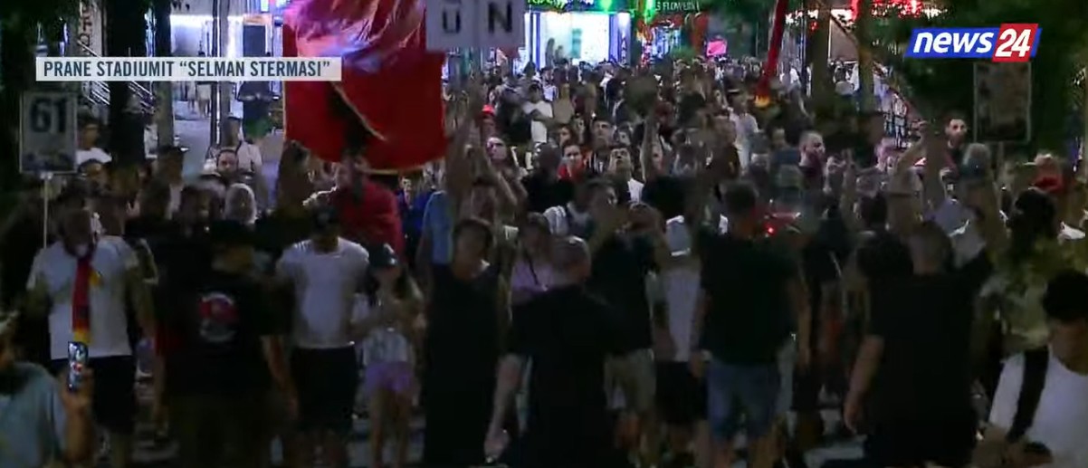 Asgjë s’e ndal revoltën, protesta antiqeveritare në ditën e 61-të. Oshëtijnë thirrjet: Ndryshim sistemi, Shqipëria e rinisë!