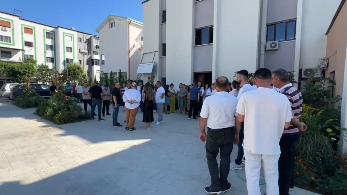 Propozimi i PS për “Territorialen”/ Administrata bojkoton punën, protestë kundër shkrirjes së Bashkisë Klos