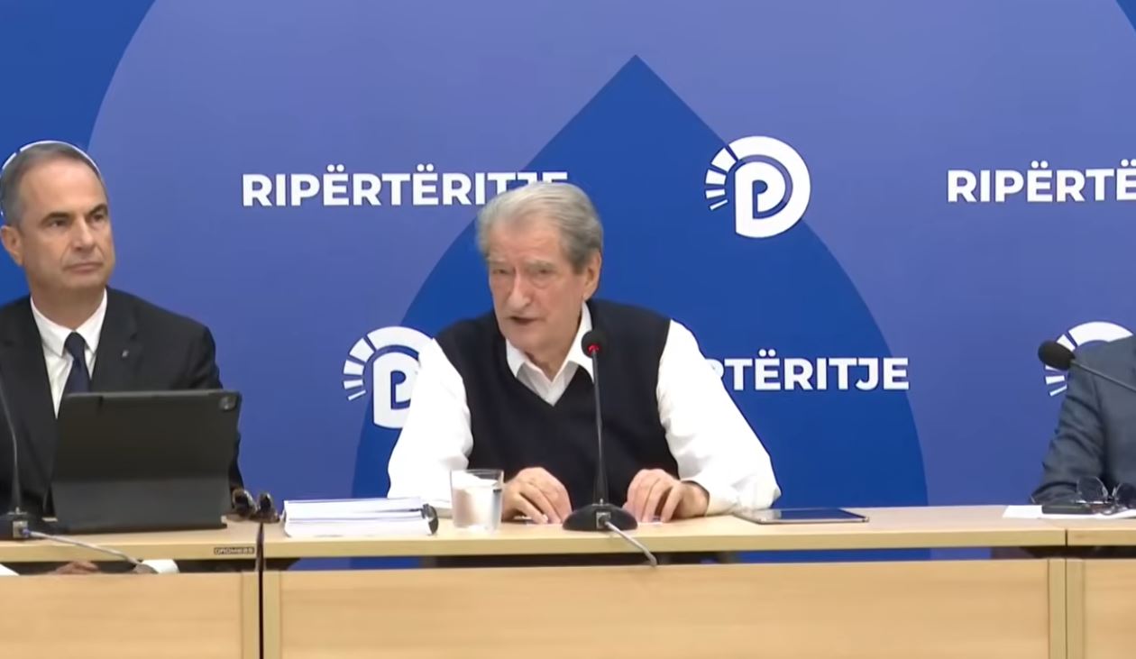“Reforma Territoriale, ‘levë Arkimedi’ për shpopullimin e Shqipërisë”/ Berisha: Shembulli i Poliçanit, frymëzim. S’mund të lejohet një tiran të shkelmojnë interesat e qytetarëve