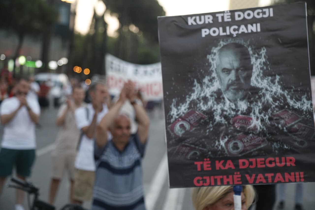Cilësohet si bastion i së majtës, por i dha ‘shuplakë’ PS-së/ Ironia therëse për Ramën nga protesta: Kur të dogji Poliçani, të ka djegur gjithë vatani!