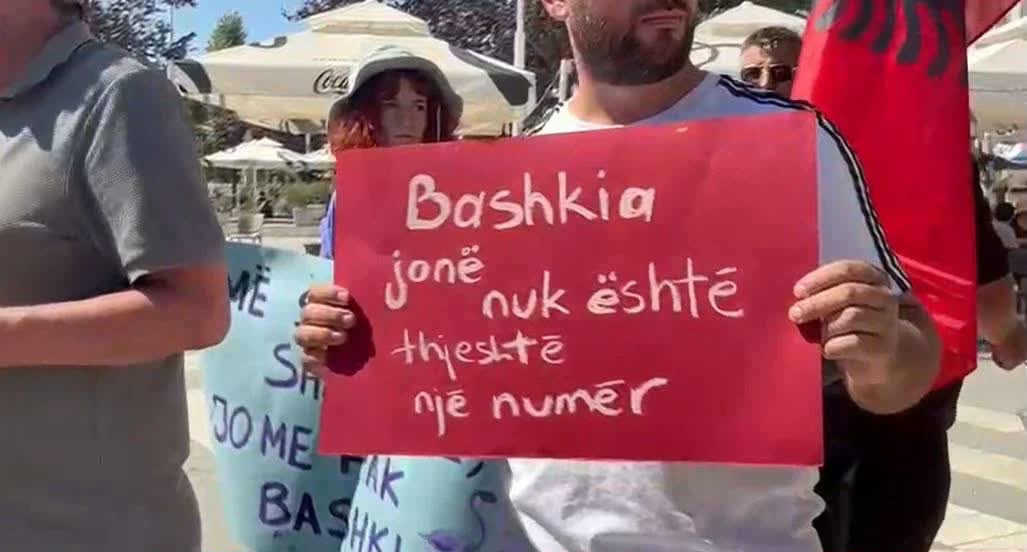 Belshi në protestë kundër planit të PS për “Territorialen”, qytetarët kundërshtojnë bashkimin me Elbasanin: Mos na asimiloni!