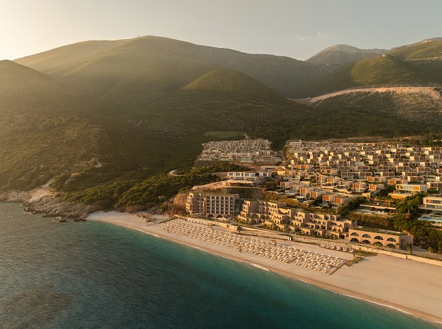Nga brigjet e Jonit në Forbes: Green Coast Hotel sjell historinë e re të Rivierës Shqiptare në skenën ndërkombëtare