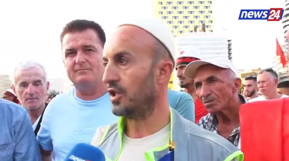 “Edi Rama dhe Ferit Hoxha të shpallen non grata”/ Kola: Diaspora nuk e lë vendin në dorën e tradhtarëve. Do ta rrëzojmë nga karrigia
