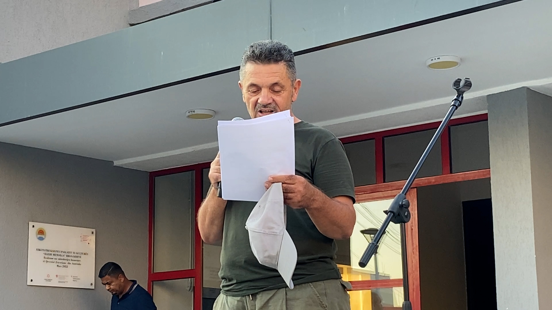 Protestë në Rrogozhinë kundër bashkimit me Kavajën/ Banorët kërkojnë të dëgjohen. Parlajmërojnë qëndresë