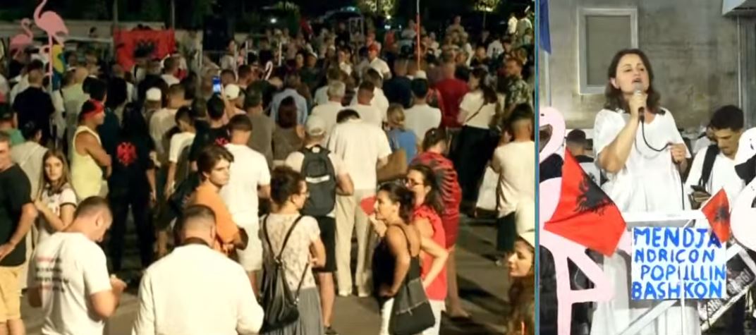 “Dita ime e parë e pushimeve, ku ka vend më të bukur se te kjo protestë?!”- E reja vjen nga diaspora në protestën kundër qeverisë: Turp që në vitin 2026 jemi në këtë gjendje!