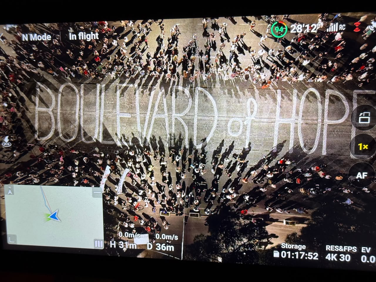LAJM – “Boulevard of Hope”/ Pas fjalimeve, protestuesit lanë mesazhin me shkronja gjigante para Kryeministrisë