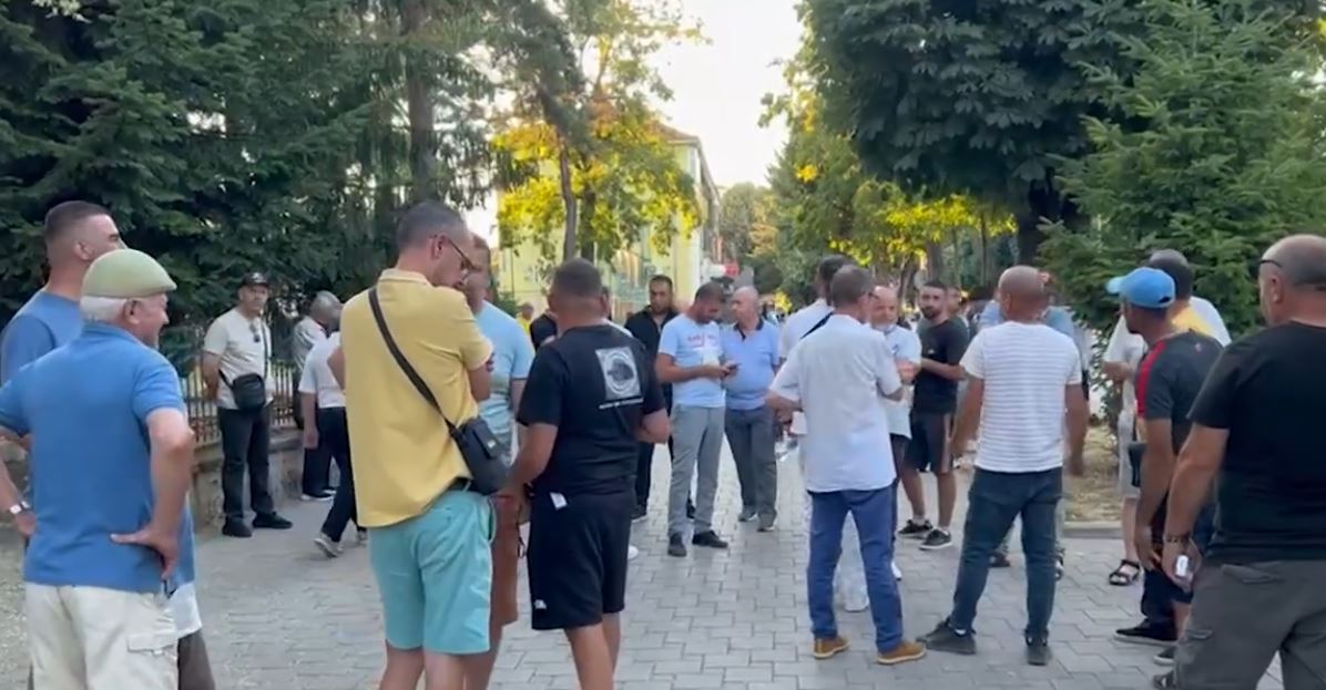 Banorët e Bashkisë Maliq në protestë kundër reformës së re territoriale/ Kundërshtojnë shkrirjen me Korçën, kërkojnë ruajtjen e statusit si njësi vendore më vete