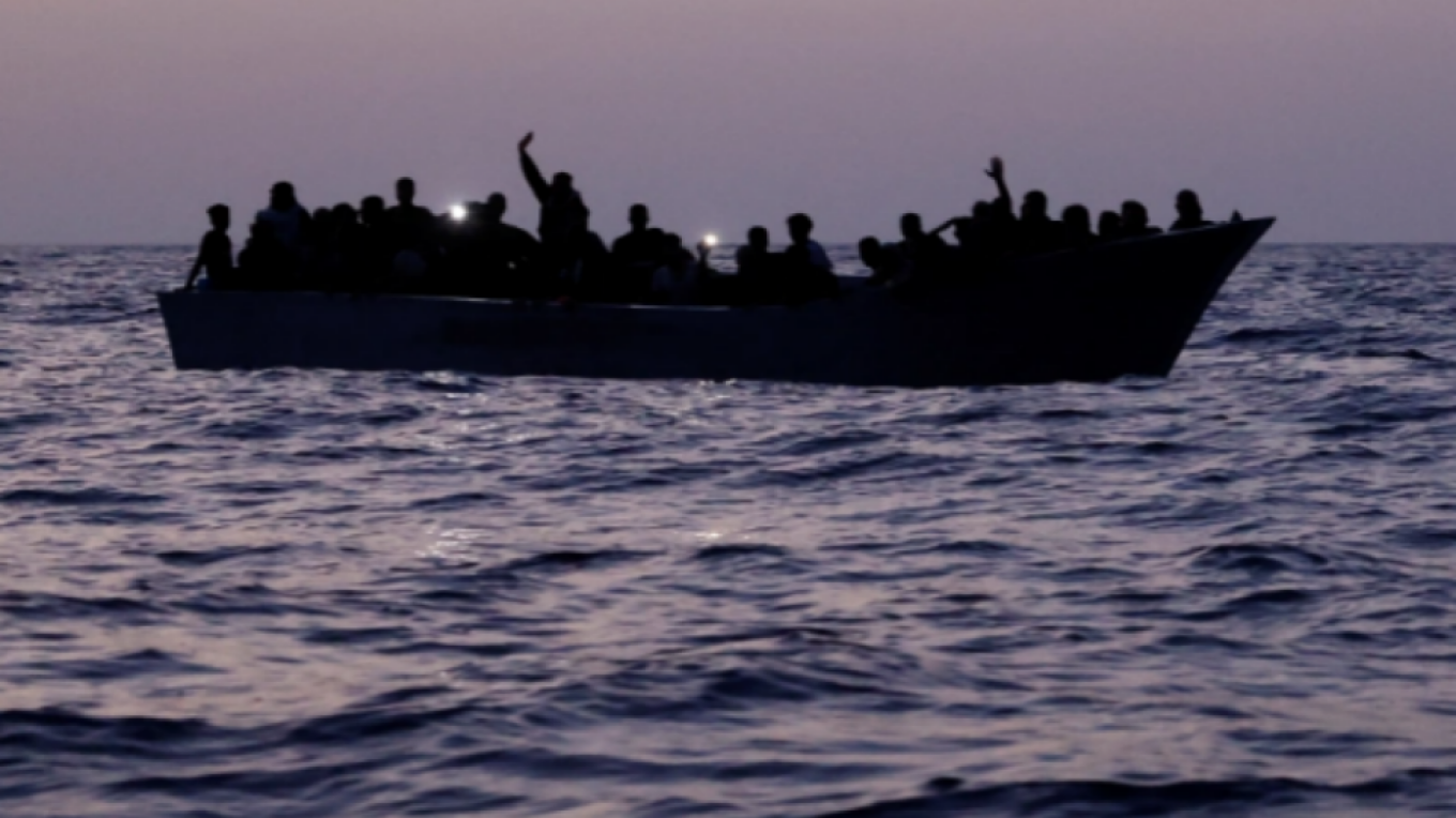 Partia “Reform UK” kërkon “operacion ushtarak” në Kanalin Anglez, propozon Marinën Mbretërore kundër anijeve me emigrantë
