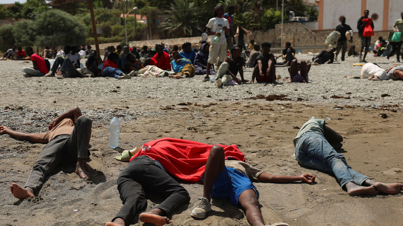 Rriten tensionet me Marokun/ Kriza e emigrantëve në Ceuta trondit Spanjën, mijëra persona mbeten të bllokuar