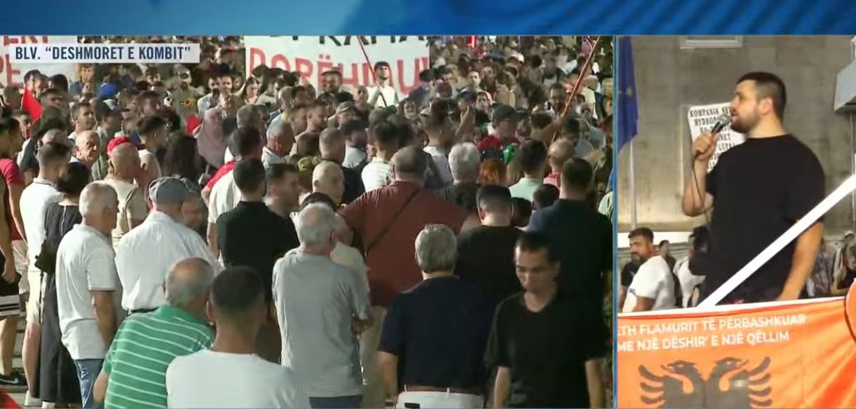 “Kur Bulevardi është plot, Taulant Balla ul dronin”/ Protestuesi: Gushti, muaji i vetmisë për Ramën, mendoi se do shpëtojë…E ka gabim!