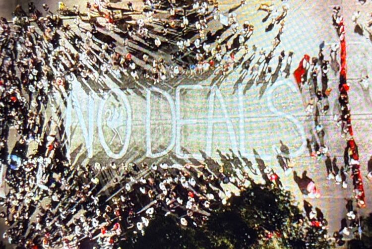 LAJM/ Revolta e 65 kundër Ramës, protestuesit mesazh të qartë në Bulevard: Nuk ka marrëveshje!