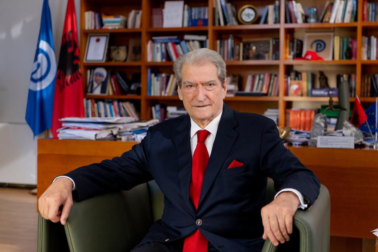 “I arrestuar, por shpërblehet”/ Berisha publikon denoncim: Me urdhër të Ramës, 8.5 mln euro i janë kaluar “Soft & Solution”, kompanisë së lidhur me Ermal Beqirin