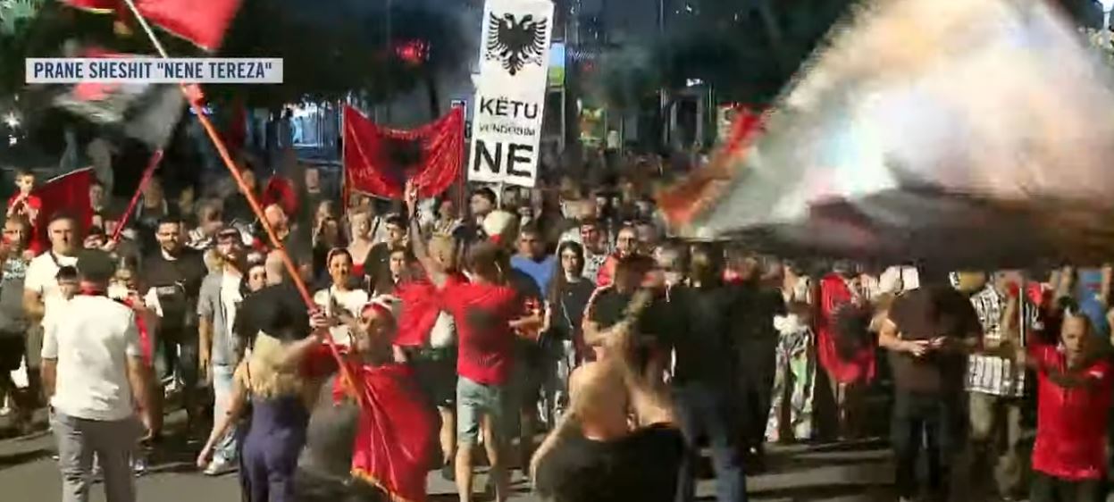 Revolta e 66 kundër qeverisë, largimi i Ramës kërkesë e panegociueshme, protestuesit të vendosur: Shqipëria kërkon revolucion