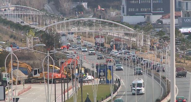 Punime në autostradën Tiranë–Durrës/ Devijime të trafikut pranë mbikalimit të Rinasit më 6 dhe 7 gusht