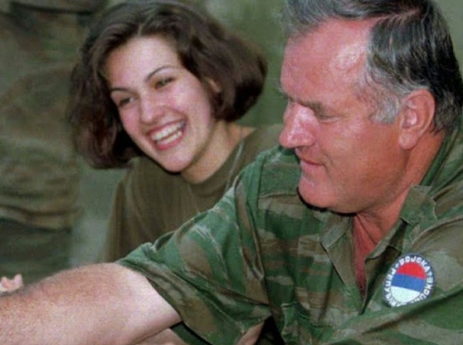 “Pika e dobët” e “Kasapit të Ballkanit” i dha fund jetës me armën e të atit, historia tragjike e vajzës së tij që përndoqi Ratko Mladiçin