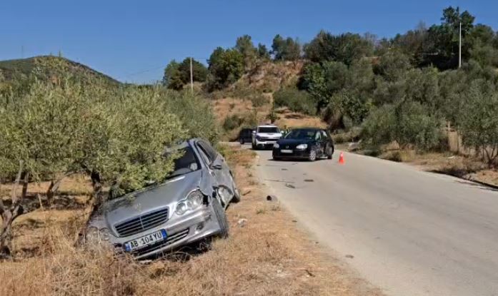 Aksident në aksin Fier-Ballsh/ Dy mjete përplasen te “Kthesa e Krapsit”, tre të plagosur dërgohen me urgjencë në spital