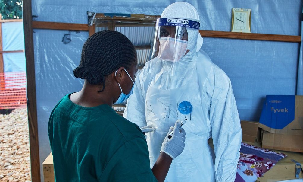OKB paralajmëron: Shpërthimi i Ebolës mbetet masiv, ende nuk ka arritur kulmin