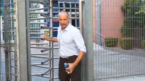 Dosja Balluku dhe arredimi i vilës luksoze/ Pas më shumë se 1 orë, arkitekti Olsi Eftimi del nga SPAK