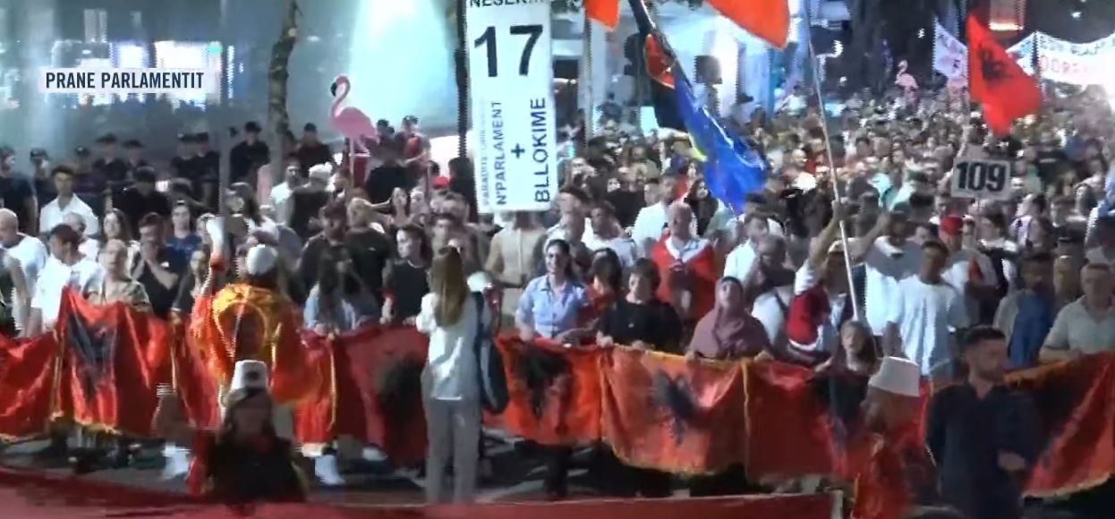 Nesër thirrje për protestë në 10:00 para Kuvendit/ Marshim-protestë në Tiranë: Shqipëria kërkon revolucion, arrestoni Ramën