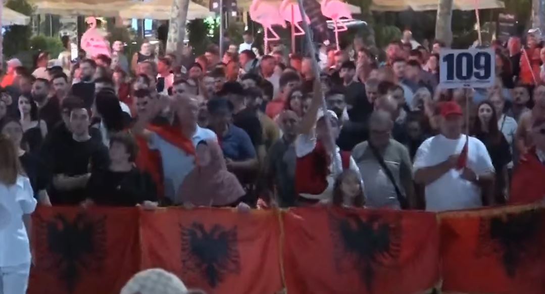 Revolta e 109 kundër qeverisë/ “Rama në burg, Belinda në burg”, protestuesit vijojnë marshimin në Tiranë