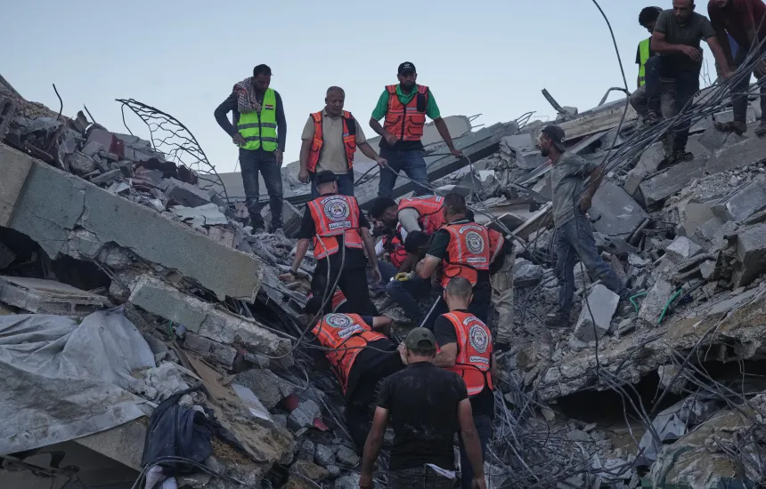 Shembet ndërtesa e dëmtuar nga lufta në Gaza, të paktën 21 të vdekur, mes tyre 8 fëmijë